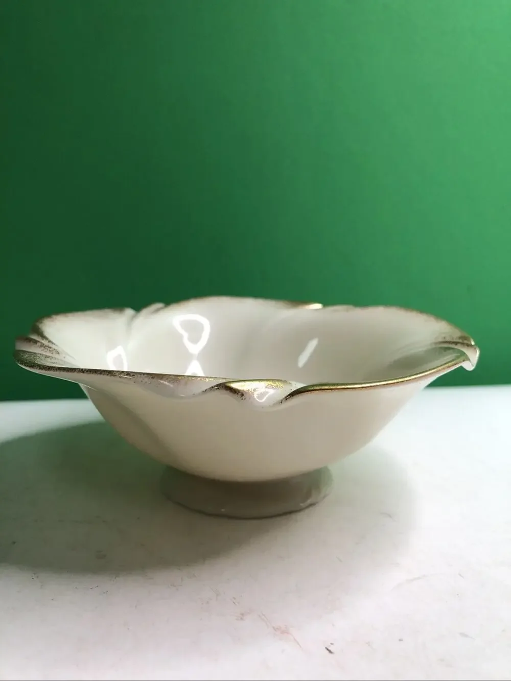 LENOX Dorset Collection Dessert Nut Bowl Candy Dish w/24K Gold Trim Swirl Edge